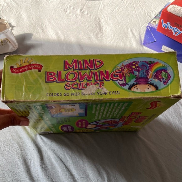 Mind Blowing Science Kit - Colorful Science Experiments for Kids - Picture 3 of 4